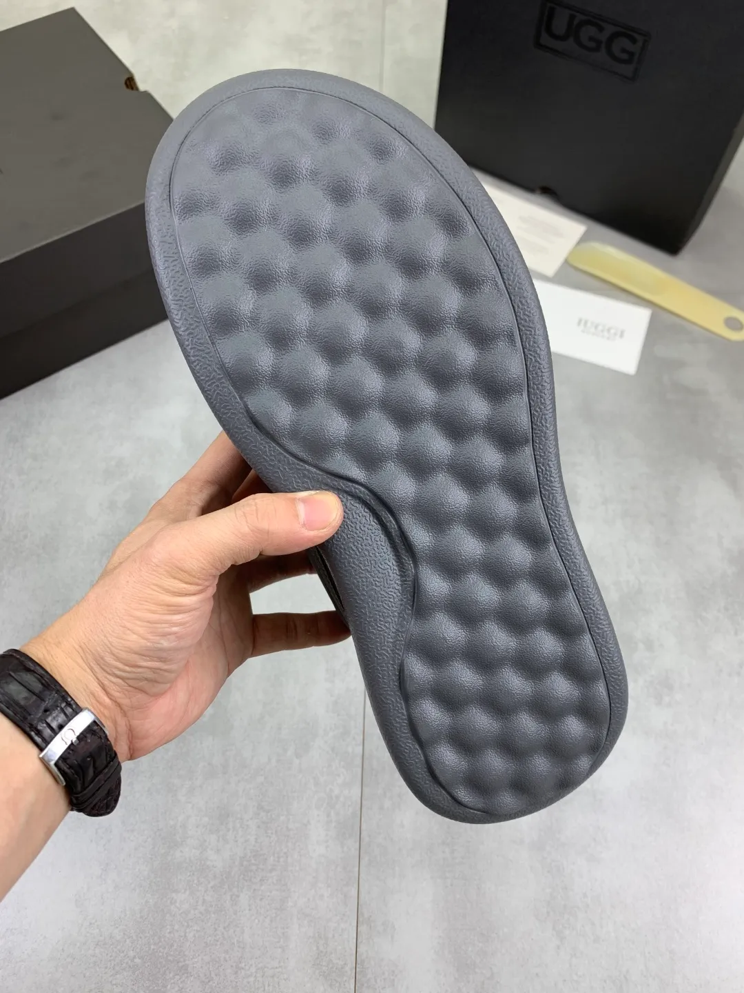 Men's shoes 💰P640 New arrival 🆕🆕🆕 IUGGI Latest fashion products Super cool new thick-soled bread shoes Outdoor sports shoes non-slip and shock-absorbing Ultra-light first-layer cowhide Wear-resistant and stain-resistant Fine texture Australian imported wool lining Comfortable and soft Breathable and non-smelly feet Model: 669-01 Size: 39-44